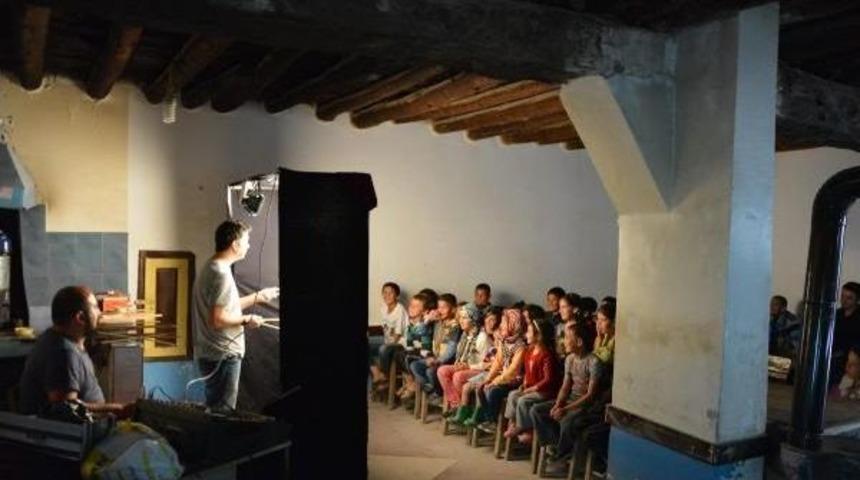 K&ouml;yl&uuml; &Ccedil;ocuklar, Sinema Ve Tiyatro Ile Tanıştı