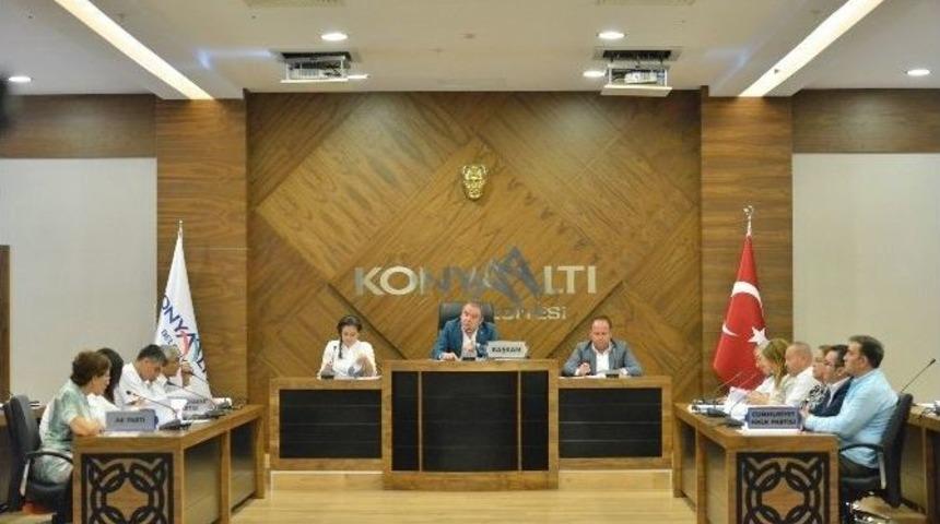 Konyaaltı Belediyesi Başarıyı &Ouml;d&uuml;llendiriyor