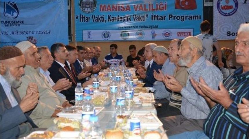 Vali Bektaş, Her G&uuml;n Ayrı Bir Mahallede İftar A&ccedil;ıyor