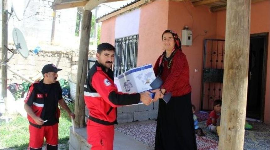 Asya Arama Kurtarma Ekibi, Sokak Sokak Gezip Kumanya Dağıttı