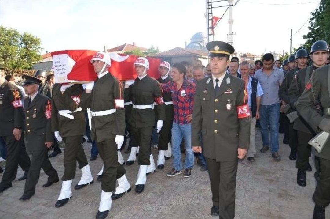 Şehit Uzman Onbaşı G&ouml;zyaşları Arasında Toprağa Verildi