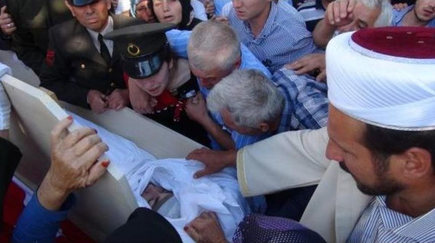 G&ouml;zyaşlarıyla Toprağa Verildi