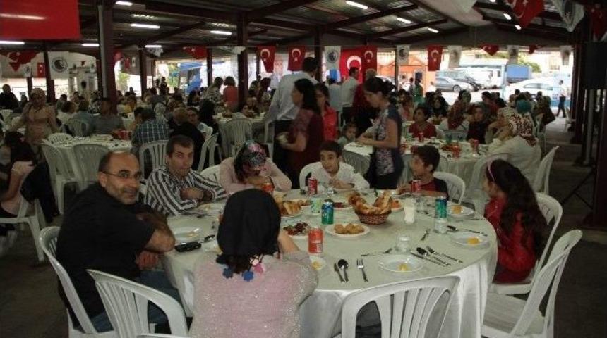 Kartal Belediyesi Engelli Ve Yaşlıları Aynı İftar Sofrasında Buluşturdu