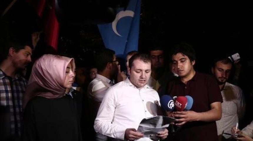 &Ccedil;in Başkonsolosluğu &Ouml;n&uuml;nde Doğu T&uuml;rkistanlılara Destek I&ccedil;in Iftar