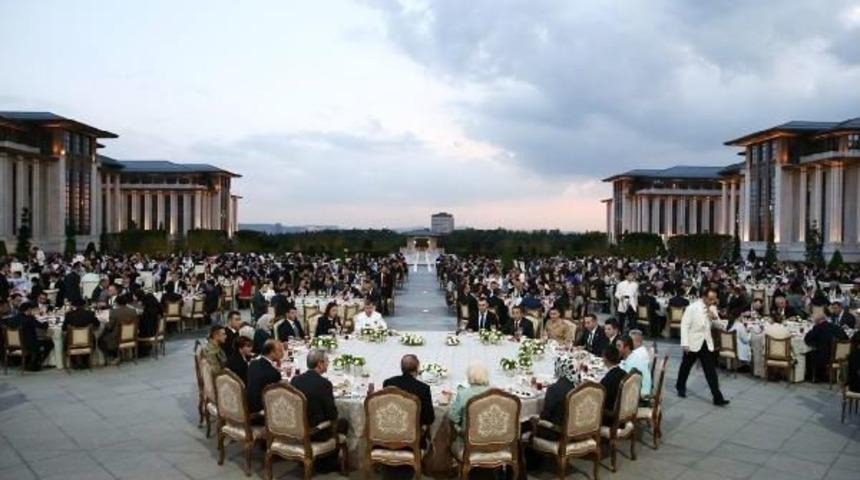 Cumhurbaşkanı Erdoğan Cumhurbaşkanlığı Personeline Iftar Verdi