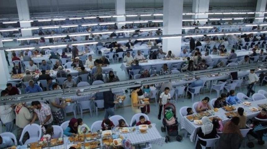 Hayırseverlerin Desteği İle Her G&uuml;n Bin 500 Kişi İ&ccedil;in İftar Sofrası