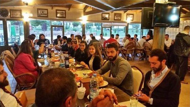 Ak Parti Yozgat Gençlik Kolları Sivas Gençlik Kollarını İftarda Ağırladı