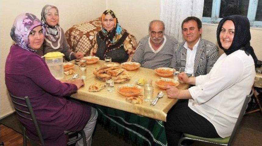 Başkan &Ccedil;imen, Vatandaşların İftar Sofralarına Konuk Oluyor