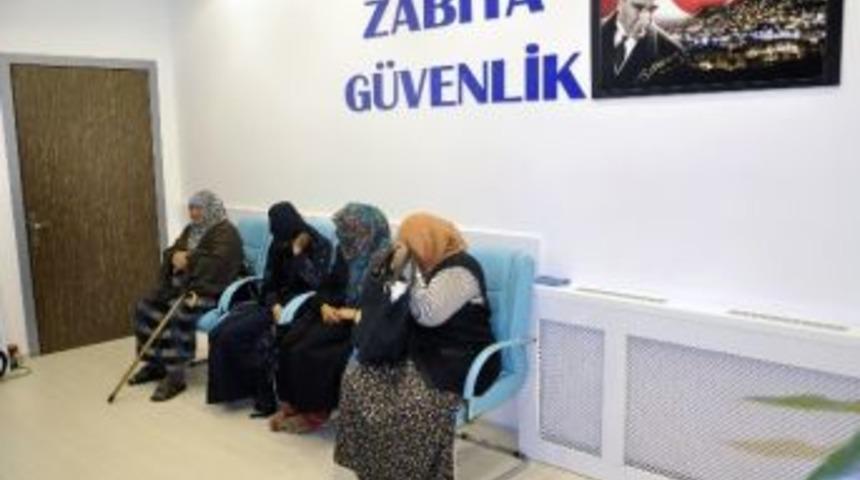 G&uuml;m&uuml;şhane&rsquo;de Zabıta Ekiplerinden Dilenci Operasyonu