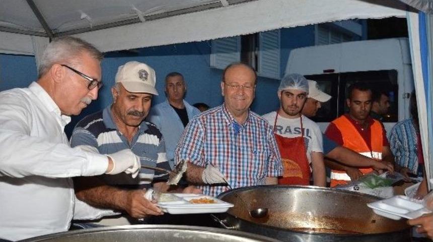 Aydınlı Muhasebecilerin Belediye İftarına Katkısı S&uuml;r&uuml;yor