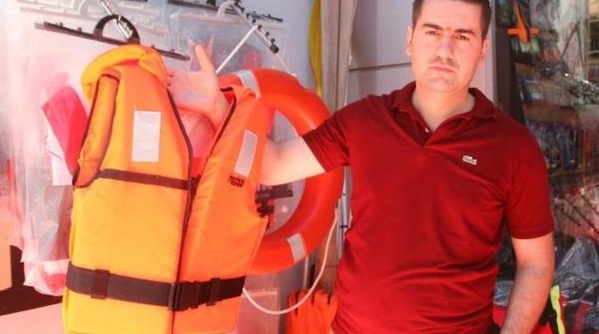 &Ouml;l&uuml;m Yeleği Ile Umuda Yolculuk