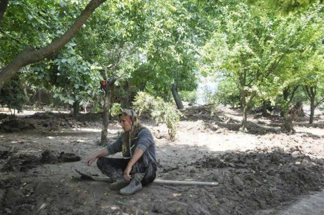 Eşme'de Sel Suları Çekildi, Hasar Ortaya Çıktı