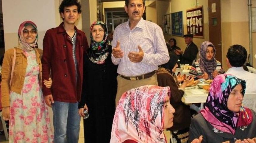 Mahalle Muhtarından İftar