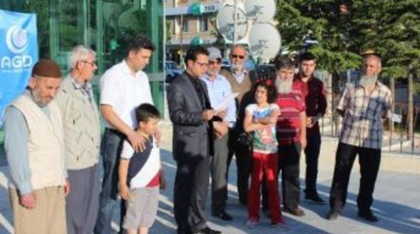 Doğu T&uuml;rkistan&rsquo;da Yaşanan Zul&uuml;m İ&ccedil;in Gıyabi Cenaze Namazı Kıldılar