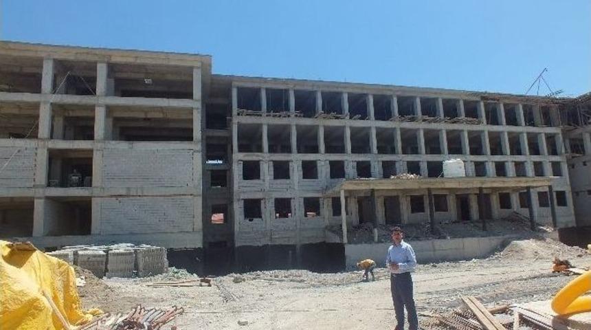 Milli Eğitim M&uuml;d&uuml;r&uuml; Aydınoğlu, İl&ccedil;ede Yapımı Devam Eden Okulları Denetledi