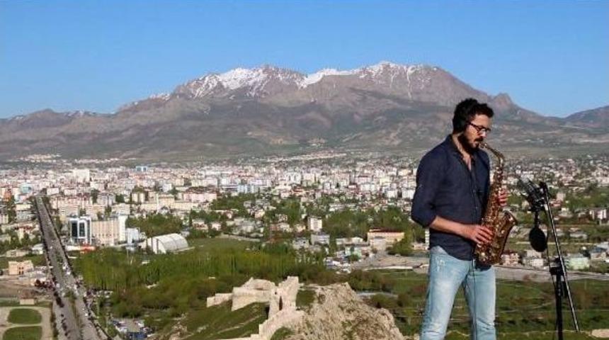 Van'ın Tanıtımı I&ccedil;in 78 Sanat&ccedil;ıdan Van T&uuml;rk&uuml;leri