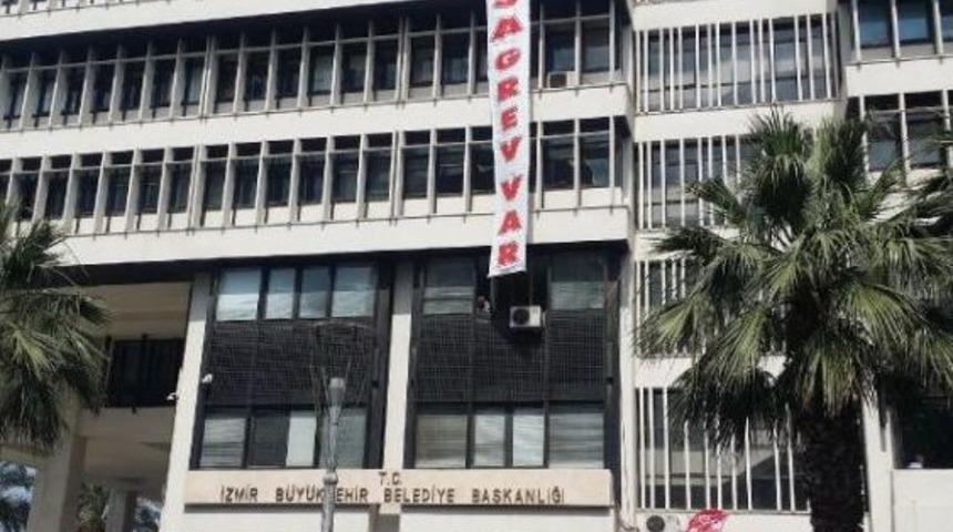 İzmir'de Toplu S&ouml;zleşmede Anlaşma Olmayınca Iş&ccedil;iler B&uuml;y&uuml;kşehir Belediyesi'ne Y&uuml;r&uuml;d&uuml;