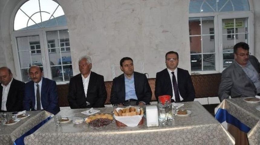 Ağrı Valisi Eleşkirt Belediyesinin İftar Yemeğinde