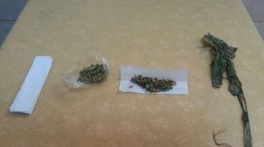 Uyuşturucu Satıcısı Jandarmadan Ka&ccedil;amadı