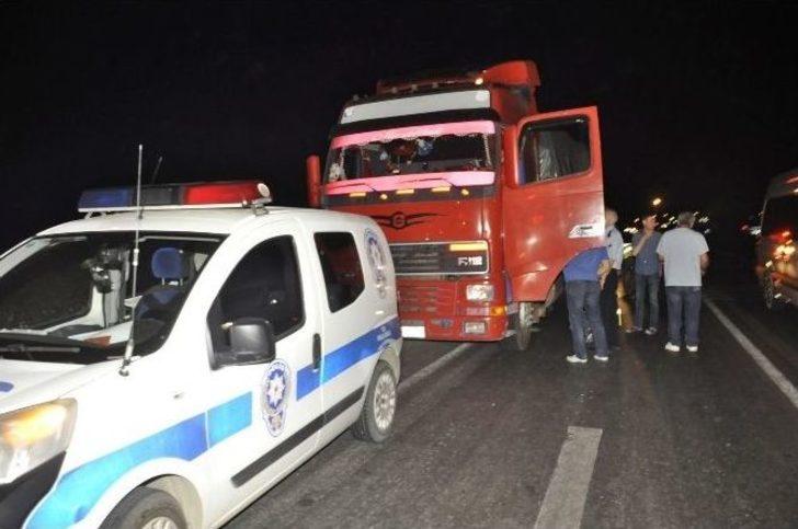 Yolda Yatan İşçiyi Tır Ezdi G4