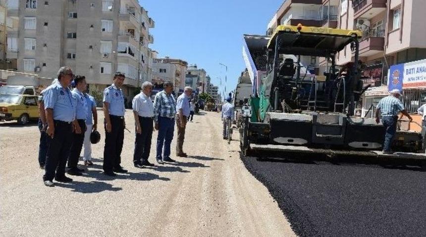 Kumluca&rsquo;da Sıcak Karışım Asfalt D&ouml;k&uuml;m&uuml;ne Başlandı