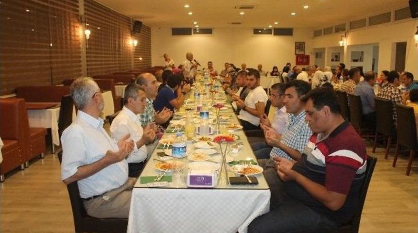 Kumluca’da Hayırseverlere İftar Yemeği Verildi