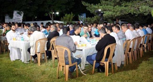 Farklı Ülke Ögrenciler Aynı  Iftar Sofrasında  Buluştu