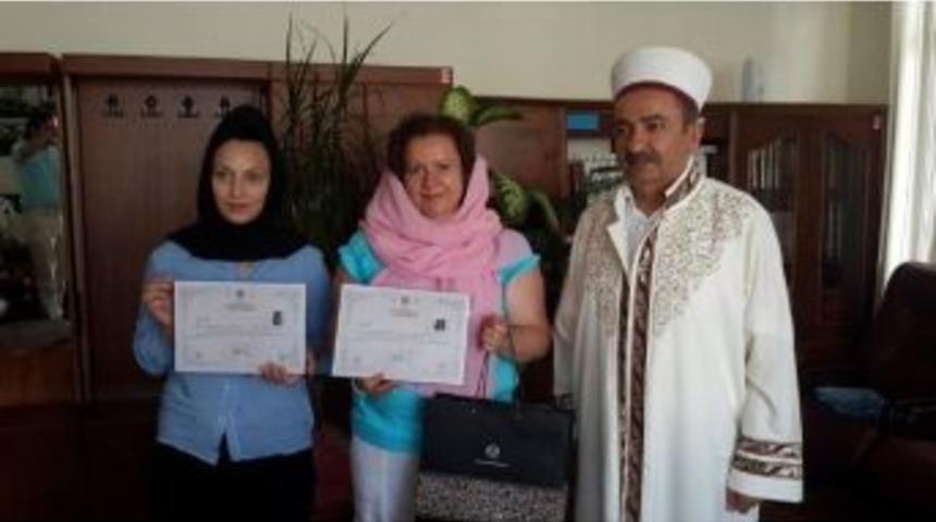 Rus Yulia Ve Moldovalı Bondorciuk İslamiyeti Se&ccedil;ti