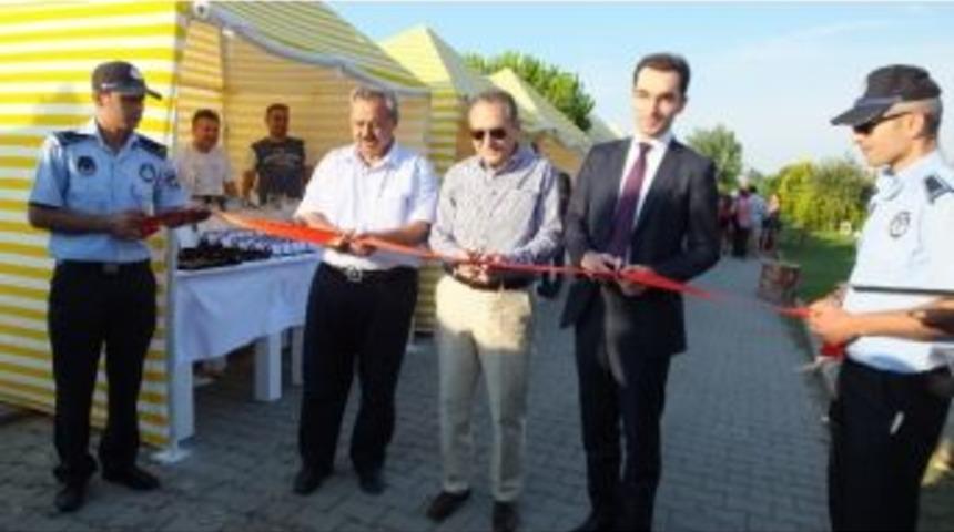 Burhaniye&rsquo;de Gece Pazarı A&ccedil;ıldı