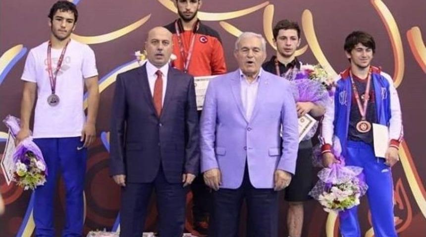 Urfalı Milli G&uuml;reş&ccedil;i, Avrupa Şampiyonu Oldu