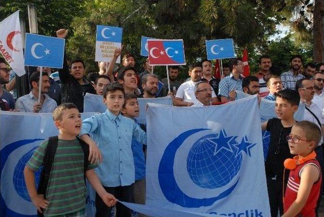 Burdur’da Doğu Türkistan Zulmü Protesto Edildi 1