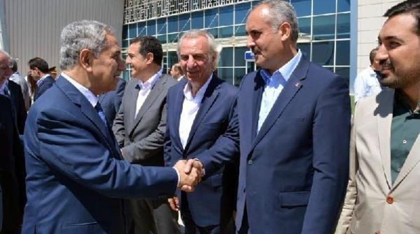 Arın&ccedil;: Bazen Şaşırıyorum, Bu &Uuml;lkede Bir Se&ccedil;im Oldu Mu Ger&ccedil;ekten?
