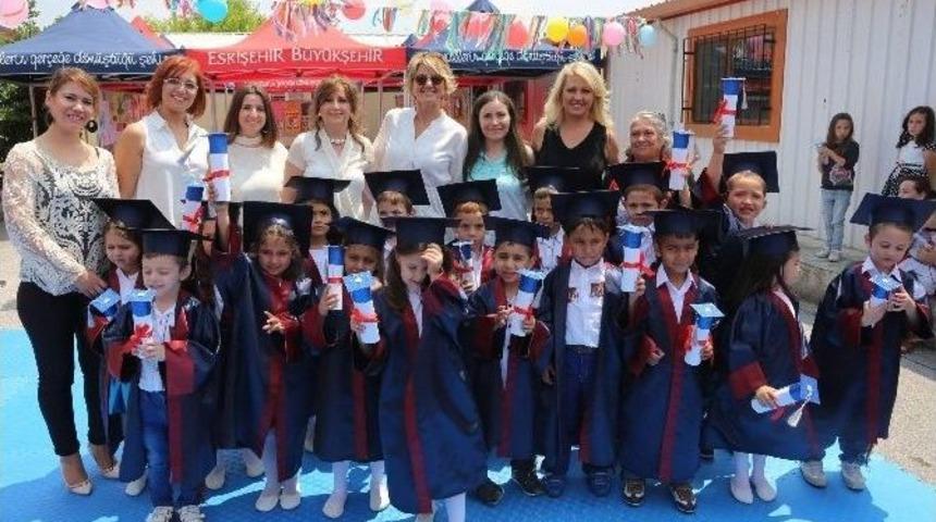 Es &Ccedil;ocuk Evi&rsquo;nde Mezuniyet Heyecanı