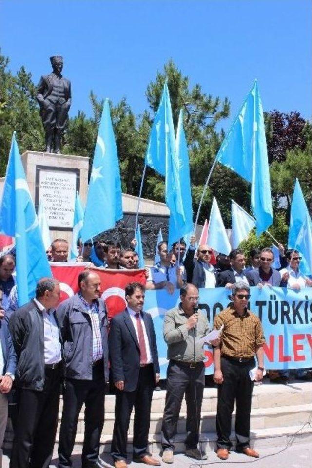 Yozgat’ta Doğu Türkistan’da Türklere Yapılan Zulüm Kınandı