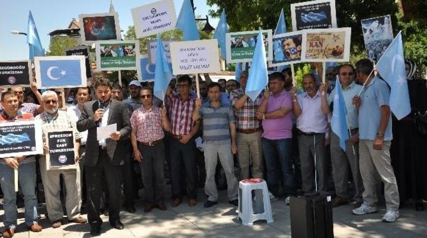 Karaman’da Doğu Türkistan’da Müslümanlara Yönelik Saldırılar Protesto Edildi