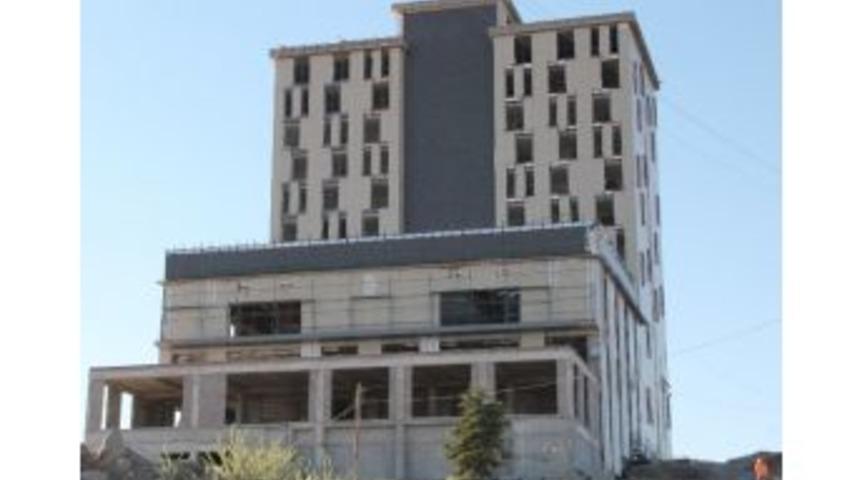 Otel İnşaatından D&uuml;şen İş&ccedil;i &Ouml;ld&uuml;