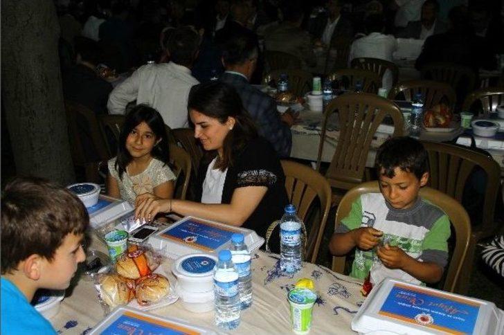 Bakan Kılıç, Yetim Çocuklarla İftar Yaptı G4