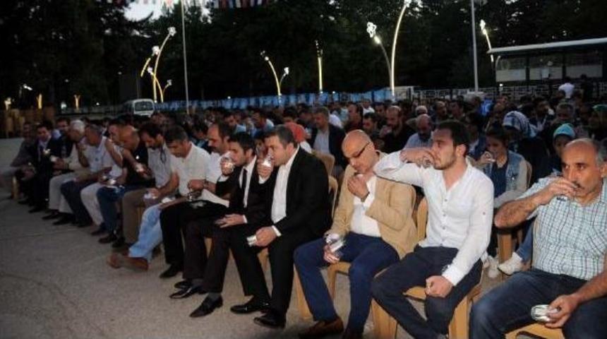 Tokat'ta &Uuml;lk&uuml; Ocakları Uygur T&uuml;rkleri I&ccedil;in Iftar Programı D&uuml;zenledi