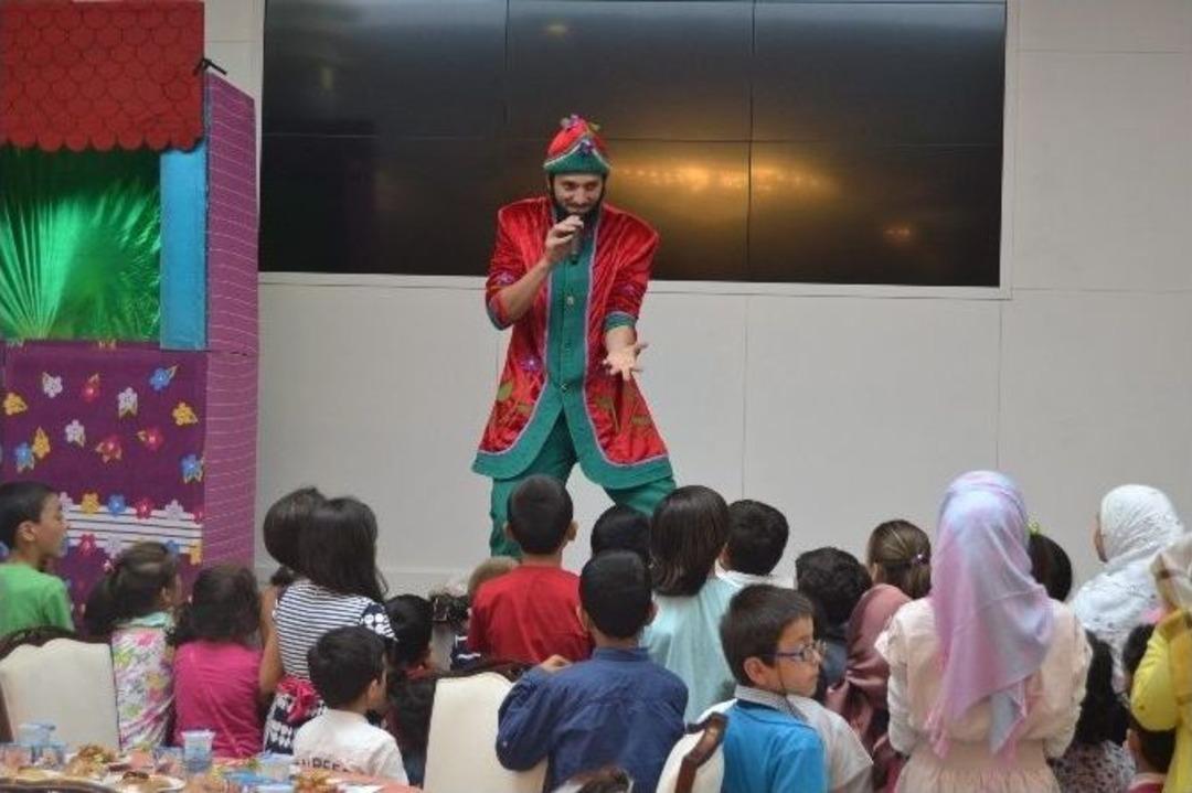 &Uuml;mraniye&rsquo;de Yetimler İftarda Buluştu