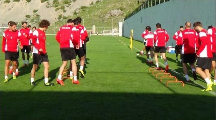 Antalyaspor&rsquo;da Davraz Kampı Başladı