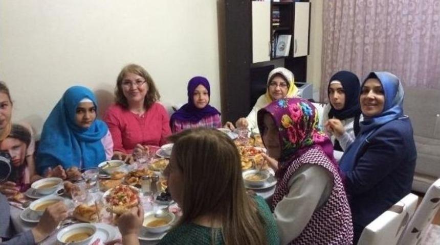 Rana Alimoğlu Koruma Evlerinde Kalan &Ccedil;ocuklarla İftarda Buluştu