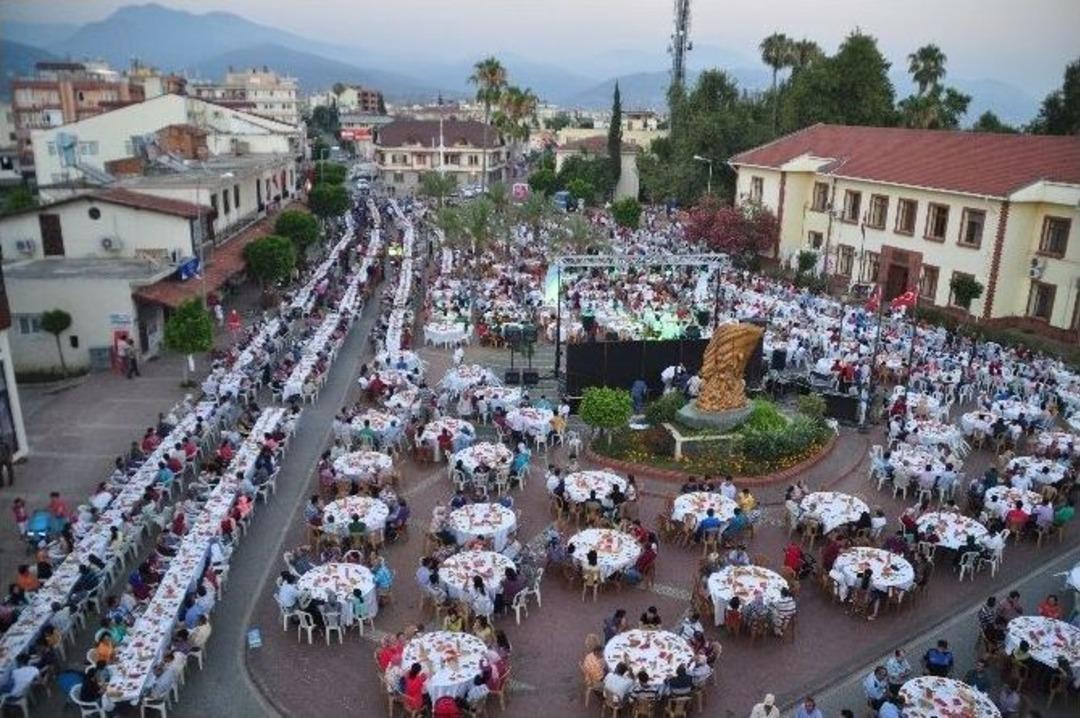 Bakan &Ccedil;avuşoğlu Gazipaşa&rsquo;da İftara Katıldı