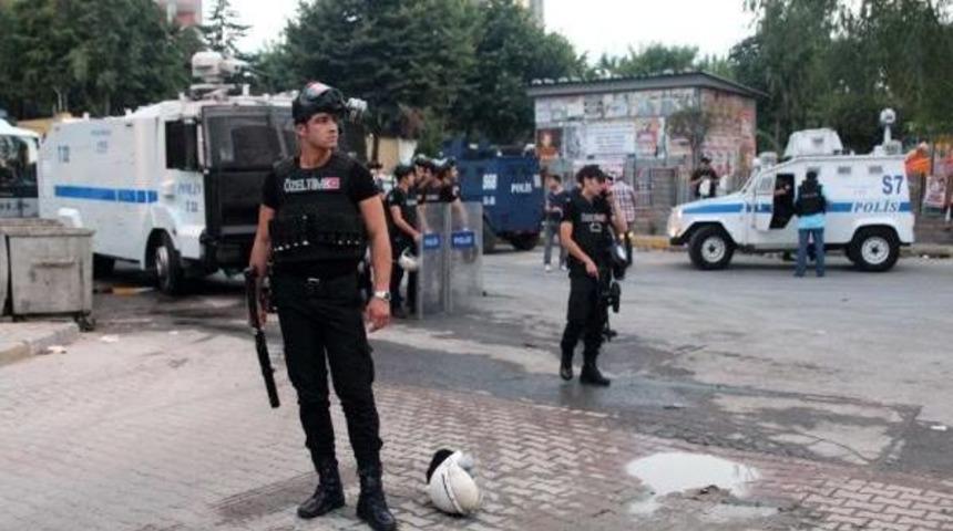 K&uuml;&ccedil;&uuml;k&ccedil;ekmece'de A&ccedil;lık Grevi Yapan Gruba Operasyon