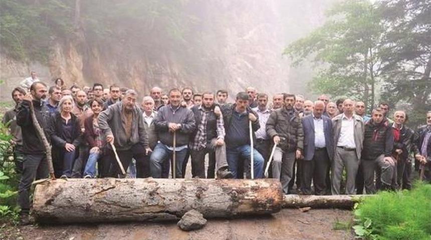 Environmentalists Block Road To Mining Company In Black Sea Province
