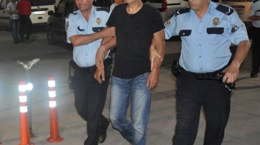 Annesini Boğazını Keserek &Ouml;ld&uuml;rd&uuml;