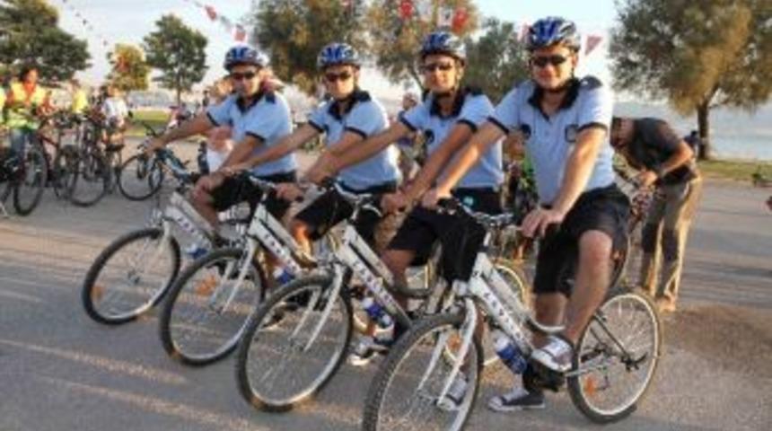 Karşıyaka&rsquo;da Bisikletli Zabıta Timi&rsquo;nin Sayısı Artırıldı