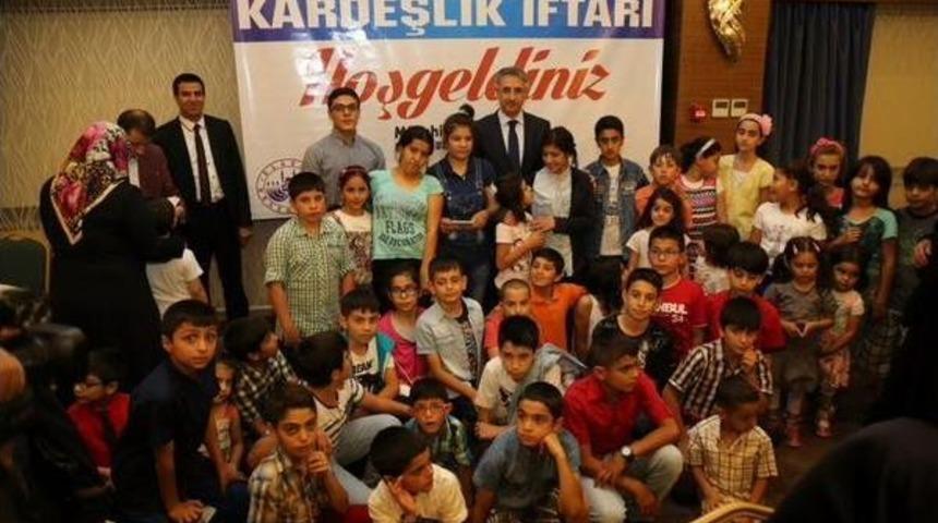Elazığ&rsquo;da Yetimler, İftarda Buluştu