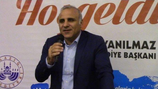 Elazığ’da Yetimler, İftarda Buluştu