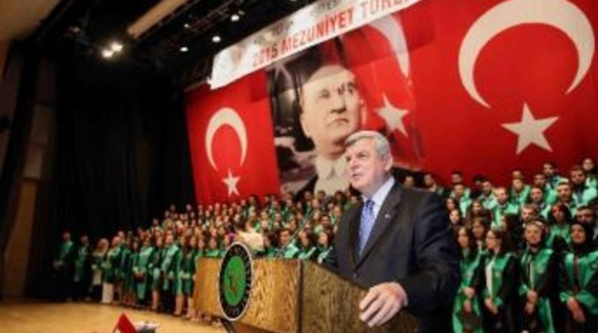 Başkan Karaosmanoğlu Tıp Fak&uuml;ltesi&rsquo;nin Mezuniyetine Katıldı