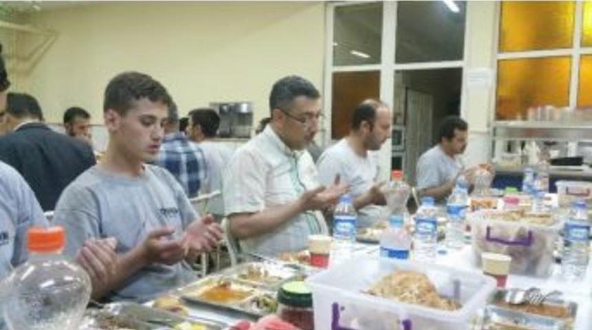 K&uuml;&ccedil;&uuml;kşehir, &Ccedil;alışanlarla İftar Yaptı